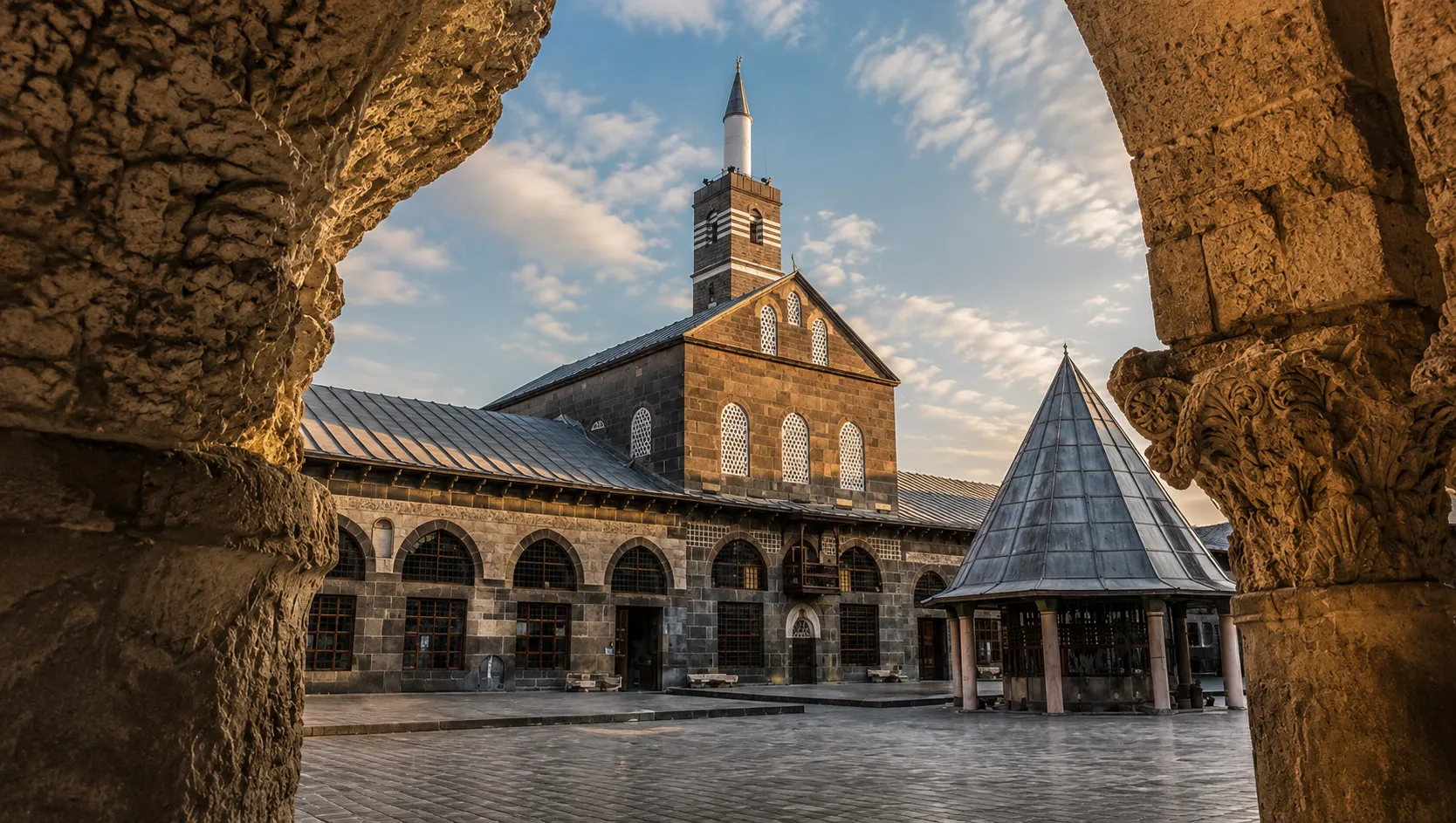Diyarbakır Ulu Camii | Mezopotamya’nın Kalbinde Asırlık İbadet ve Medeniyet Mirası
